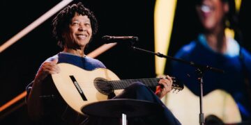 djavan-faz-a-felicidade-e-o-delirio-dos-mortais-ao-estrear-no-rio-de-janeiro-o-show-da-turne-dos-50-anos-de-sucesso