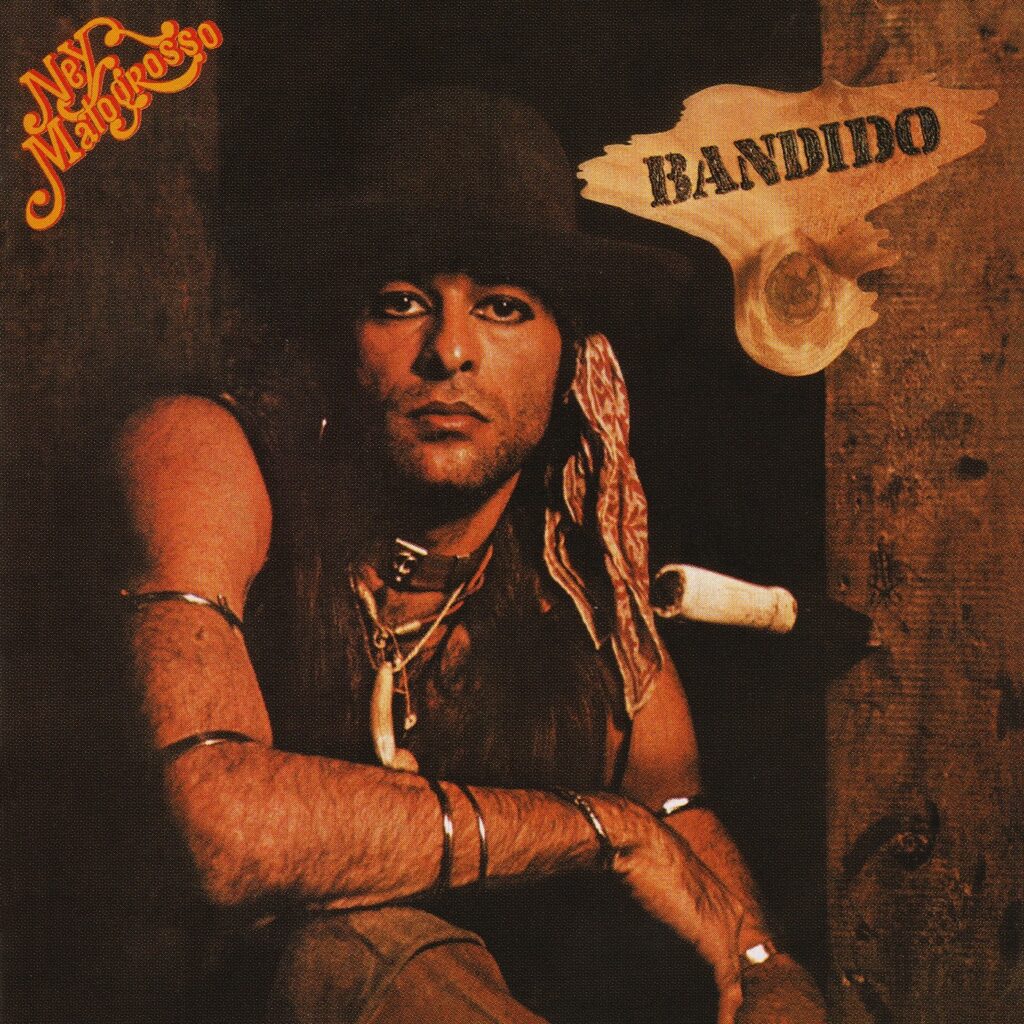 album-que-firmou-a-identidade-musical-latina-de-ney-matogrosso-em-1976,-‘bandido’-continua-sedutor-aos-50-anos