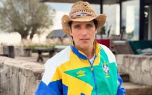 bruno-gagliasso-expoe-fast-food-fechado-10-minutos-antes-do-horario,-e-criticado-e-se-arrepende:-‘fui-imaturo’