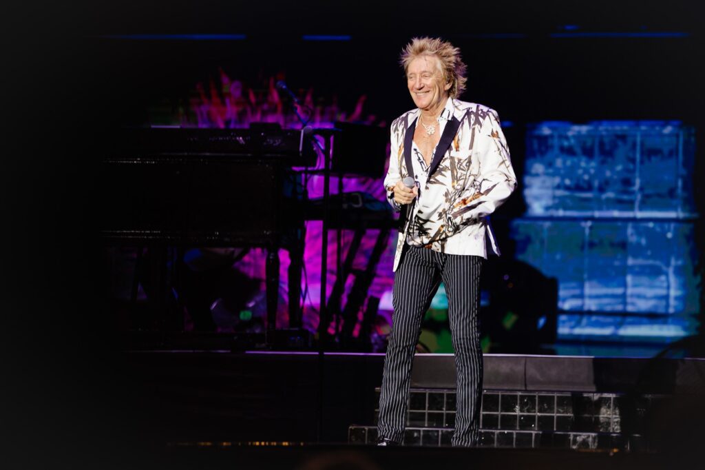 rod-stewart-passa-por-cirurgia-para-implante-no-coracao-e-cancela-resto-de-turne:-‘ja-me-sinto-melhor’