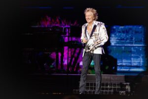 rod-stewart-passa-por-cirurgia-para-implante-no-coracao-e-cancela-resto-de-turne:-‘ja-me-sinto-melhor’