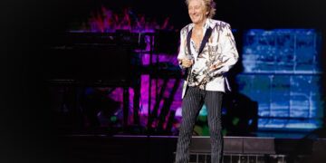 rod-stewart-passa-por-cirurgia-para-implante-no-coracao-e-cancela-resto-de-turne:-‘ja-me-sinto-melhor’