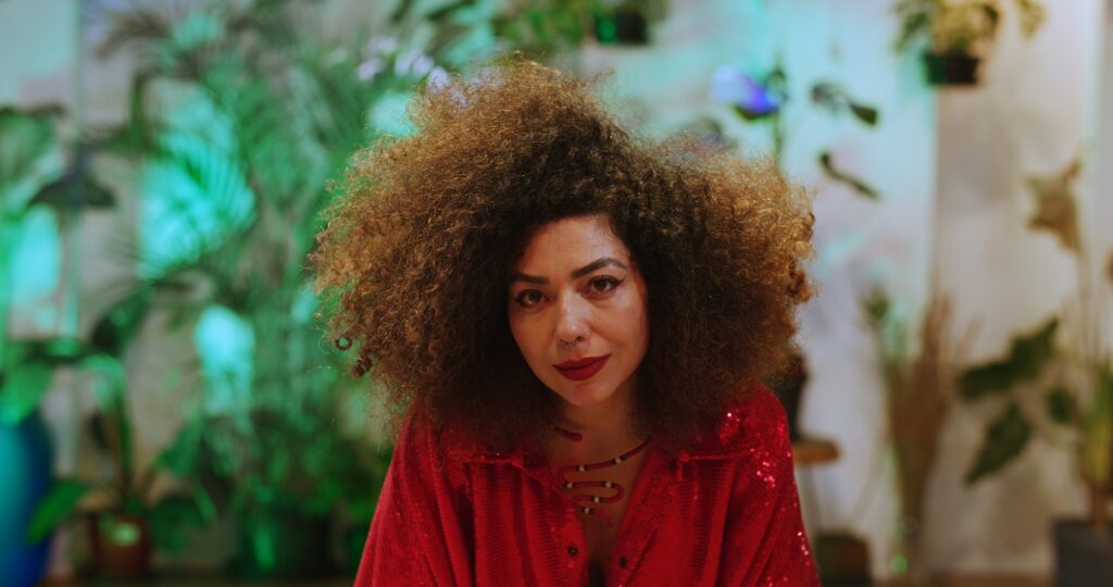 vanessa-moreno-joga-outra-luz-sobre-‘esfinge’-de-djavan-no-album-em-que-canta-nove-musicas-do-compositor