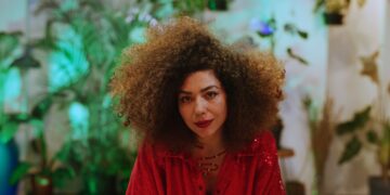 vanessa-moreno-joga-outra-luz-sobre-‘esfinge’-de-djavan-no-album-em-que-canta-nove-musicas-do-compositor