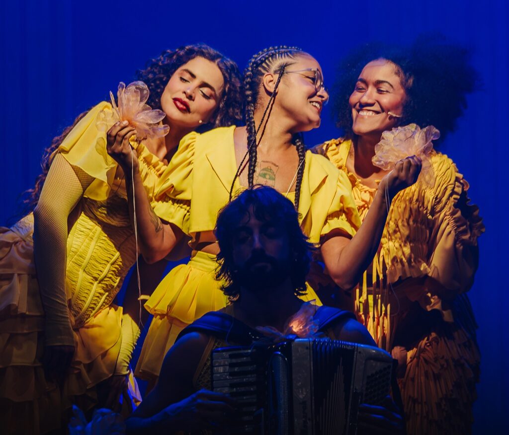musical-‘anunciacao’-cria-um-universo-magico-ao-traduzir-em-cena-o-estado-de-poesia-das-andancas-de-alceu-valenca