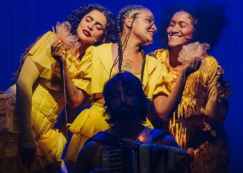 musical-‘anunciacao’-cria-um-universo-magico-ao-traduzir-em-cena-o-estado-de-poesia-das-andancas-de-alceu-valenca