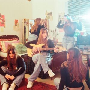 maria-maud-insere-cancoes-de-cazuza-e-marina-lima-em-meio-ao-repertorio-autoral-do-album-‘minha-confusao’