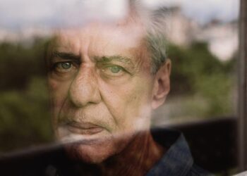‘chico-2.0’-acerta-ao-tirar-chico-buarque-do-nicho-da-mpb-para-levar-a-obra-do-artista-para-as-quebradas-urbanas