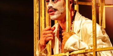 ‘opera-do-malandro’-de-chico-buarque-se-renova-com-cores-vivas-em-montagem-que-mixa-umbanda,-anitta-e-teatro-clown