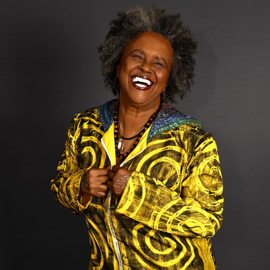 sandra-sa-se-conecta-com-o-rap-em-ep-motivacional,-‘indo-pra-dentro’,-que-traz-feats-com-king-saints-e-davi-moraes