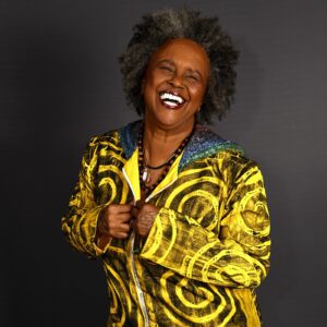 sandra-sa-se-conecta-com-o-rap-em-ep-motivacional,-‘indo-pra-dentro’,-que-traz-feats-com-king-saints-e-davi-moraes