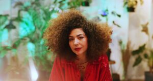vanessa-moreno-visita-a-obra-de-djavan-dentro-do-proprio-universo-ritmico-em-album-situado-distante-do-barzinho