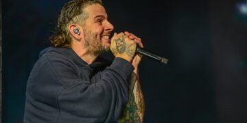 avenged-sevenfold-estranha-‘educacao’-do-publico-ao-mesclar-novidades-com-hits-em-2a-vez-como-headliner