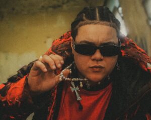 rapper-stelly-expoe-vivencia-itinerante-e-rejeita-padroes-femininos-nas-faixas-autorais-do-primeiro-ep,-‘ruas-do-bairro’