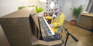 milton-john?-elton-cunha?-apresentador-faz-sucesso-no-rock-in-rio-por-semelhanca-com-astro;-veja-video