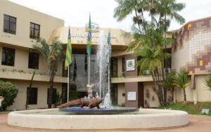escudo-feminino:-publicada-lei-que-oferece-auxilio-para-mulheres-vitimas-de-violencia-comprarem-armas,-em-goiania;-veja-como-vai-funcionar