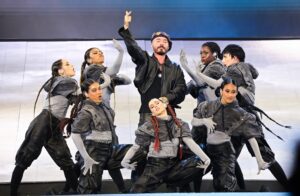 j-balvin-estreia-no-rock-in-rio,-convoca-pedro-sampaio,-recebe-melody-‘de-surpresa’,-e-canta-hit-de-mc-fioti