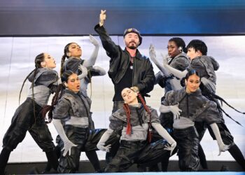 j-balvin-estreia-no-rock-in-rio,-convoca-pedro-sampaio,-recebe-melody-‘de-surpresa’,-e-canta-hit-de-mc-fioti