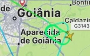 passageiro-de-aviao-com-180-pessoas-que-fez-pouso-de-emergencia-em-goiania-diz-que-aeronave-perdeu-altitude-apos-ouvir-barulho-‘assustador’