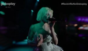 halsey-supera-questoes-de-saude-e-faz-apresentacao-potente-com-sua-versao-mais-roqueira-no-rock-in-rio