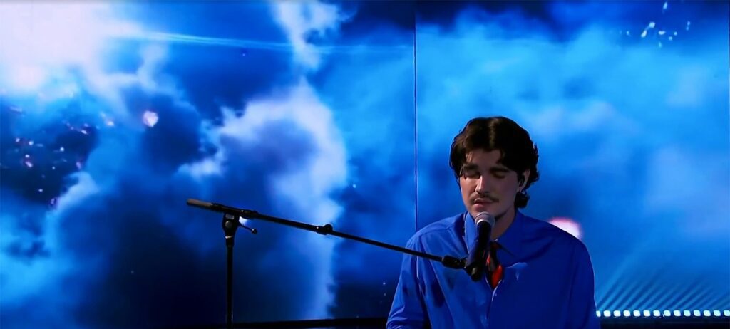 jao-confirma-momento-luminoso-da-trajetoria-ao-entoar-cancao-de-elton-john-no-programa-‘domingao-com-huck’