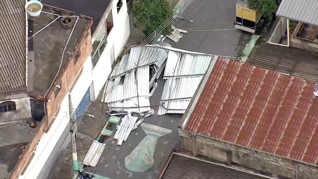 chuva-provoca-alagamento-no-barreiro,-em-bh;-defesa-civil-emite-alerta-de-risco-geologico-para-a-regiao