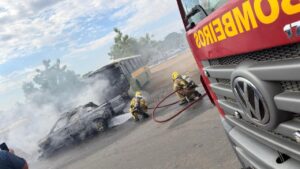 familia-que-retornava-de-porto-seguro-para-uberlandia-tem-caminhonete-destruida-por-incendio-em-aracuai;-video