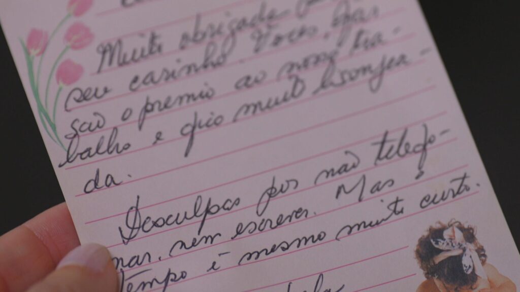 fa-guarda-carta-enviada-por-debora-bloch-ha-mais-de-20-anos-e-emociona-atriz-em-reencontro;-video