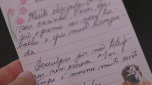 fa-guarda-carta-enviada-por-debora-bloch-ha-mais-de-20-anos-e-emociona-atriz-em-reencontro;-video