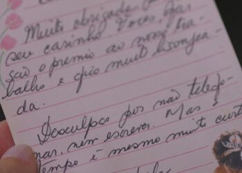 fa-guarda-carta-enviada-por-debora-bloch-ha-mais-de-20-anos-e-emociona-atriz-em-reencontro;-video