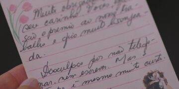 fa-guarda-carta-enviada-por-debora-bloch-ha-mais-de-20-anos-e-emociona-atriz-em-reencontro;-video