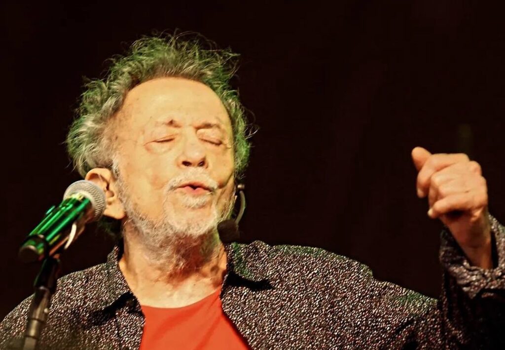 tom-ze-faz-90-anos-em-outubro-e-lanca-album-ao-vivo-com-gravacao-inedita-de-show-feito-em-1996,-ha-tres-decadas