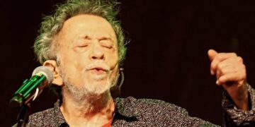 tom-ze-faz-90-anos-em-outubro-e-lanca-album-ao-vivo-com-gravacao-inedita-de-show-feito-em-1996,-ha-tres-decadas