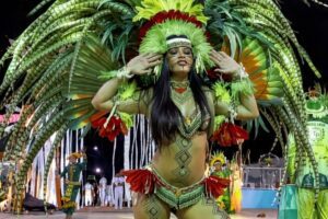 nova-rainha-do-folclore-do-garantido,-isabelle-alcantara-revela-emocao-ao-receber-convite:-‘pulei-de-alegria’