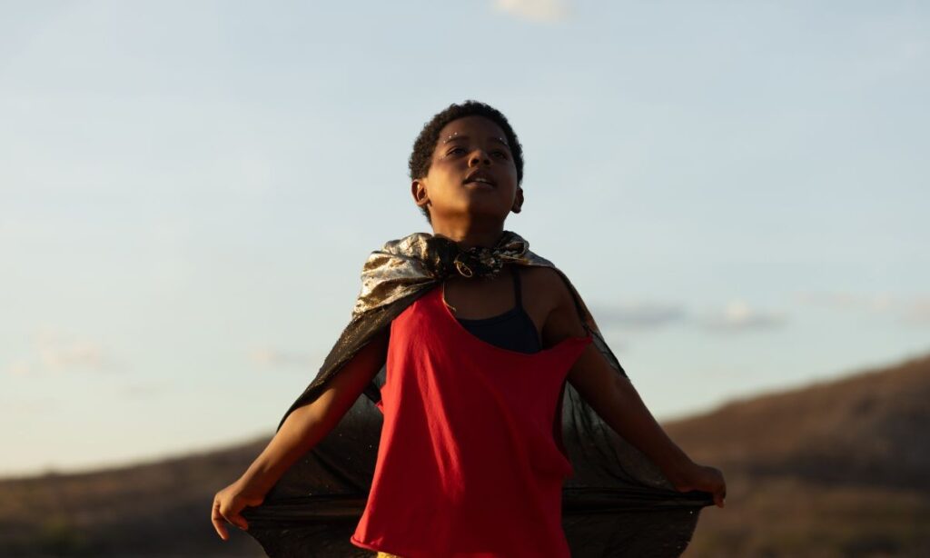 representante-do-brasil-no-oscar,-‘feito-pipa’-amplia-imaginario-do-cinema-com-sertao-colorido,-diz-roteirista