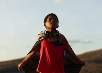 representante-do-brasil-no-oscar,-‘feito-pipa’-amplia-imaginario-do-cinema-com-sertao-colorido,-diz-roteirista
