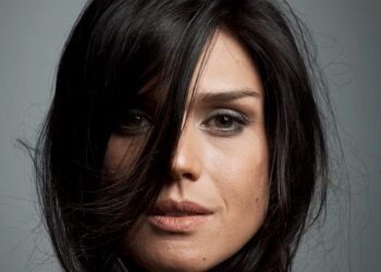 morte-precoce-de-karina-zeviani-tira-de-cena-uma-cantora-de-voz-elegante-com-vivencia-cosmopolita-e-internacional