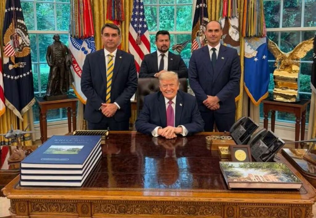 trump-expande-influencia-na-america-do-sul-com-8-presidentes-alinhados-a-ele;-flavio-bolsonaro-pode-se-tornar-o-9o