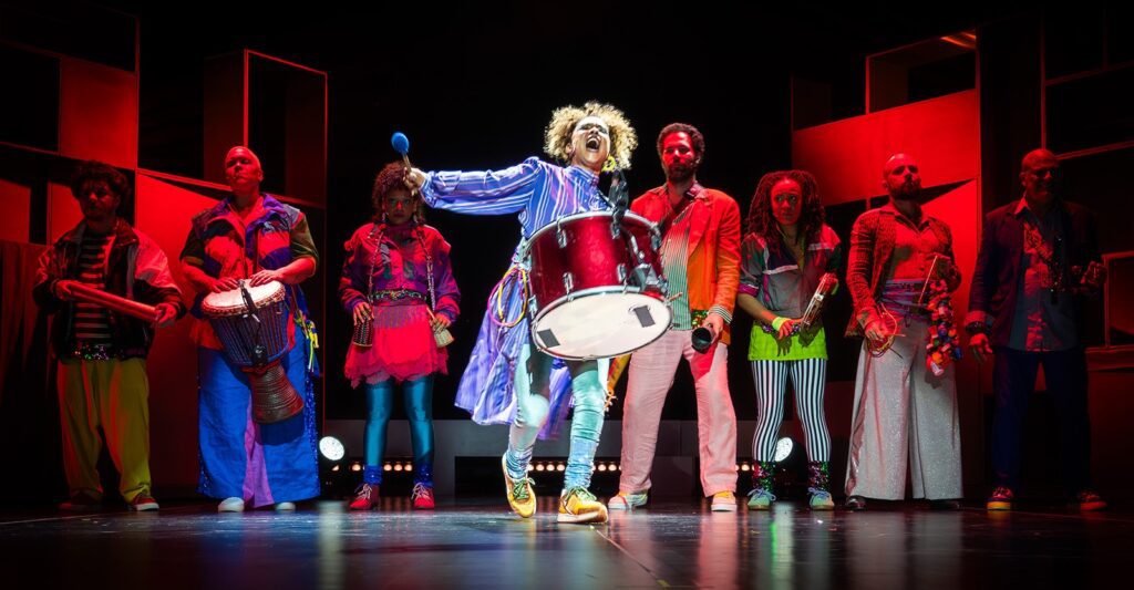 musical-sobre-gonzaguinha-tem-vigor-cenico,-a-ideologia-firme-do-artista-e-a-marca-da-barca-dos-coracoes-partidos