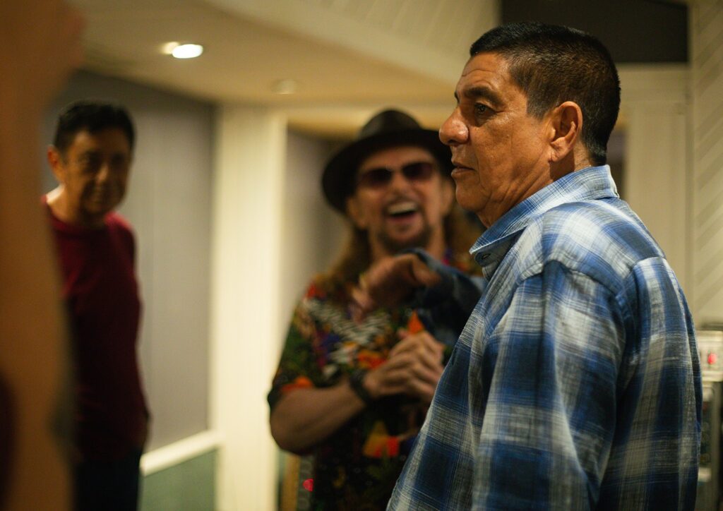 zeca-pagodinho-e-geraldo-azevedo-se-encontram-em-estudio-para-celebrar-o-poeta-jose-carlos-capinan-em-album