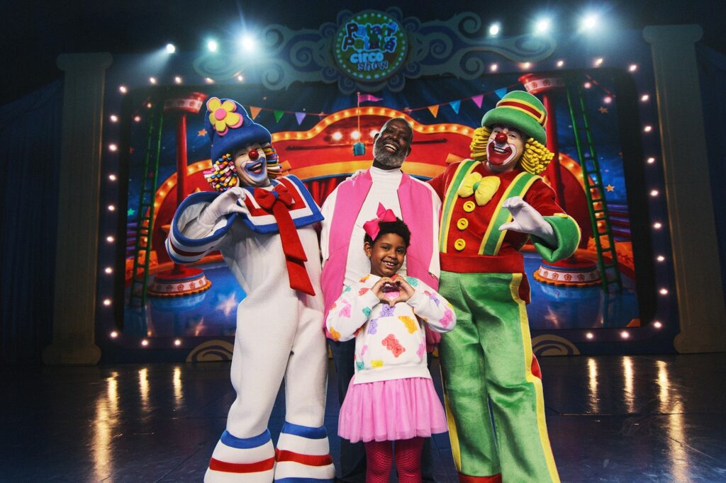 pericles-arma-‘o-circo-da-alegria’-com-patati-patata-e-a-filha-maria-helena-em-single-e-clipe-para-o-dia-das-criancas