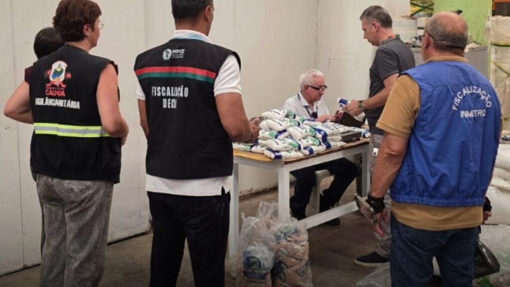 distribuidora-de-alimentos-e-interditada-pelo-decon-na-grande-fortaleza-por-riscos-a-saude-dos-consumidores
