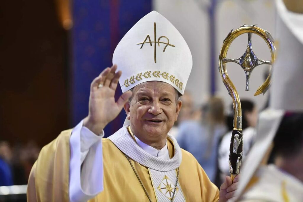 arcebispo-de-aparecida-faz-prece-ao-papa-leao-xiv-em-missa-na-vespera-do-dia-da-padroeira-na-basilica:-‘vamos-rezar’
