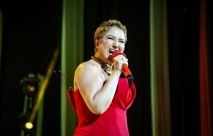 maria-rita-volta-a-se-agigantar-como-cantora-no-show-‘redescobrir-vol.-2’,-embalada-pelo-colo-da-mae,-elis-regina