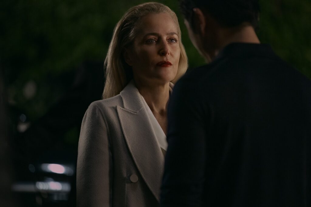 gillian-anderson-sobre-seus-papeis:-‘e-possivel-que-eu-seja-enigmatica-e-leve-isso-para-os-personagens’