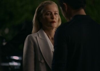 gillian-anderson-sobre-seus-papeis:-‘e-possivel-que-eu-seja-enigmatica-e-leve-isso-para-os-personagens’
