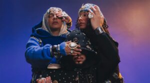 tuyo-revisa-uma-decada-no-album-‘dez-vidas’-entre-regravacoes,-uma-musica-inedita-e-feats-com-cupertino-e-jota.pe